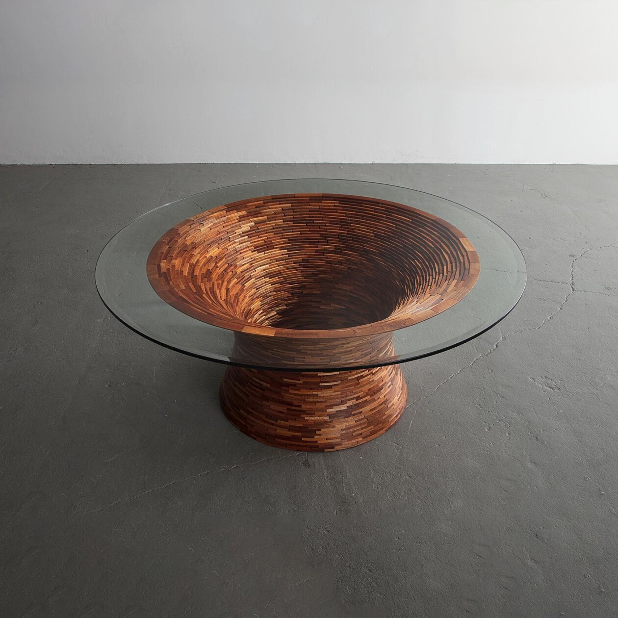 Elegant Sculptural Objects And Furniture By Richard Haining (4)