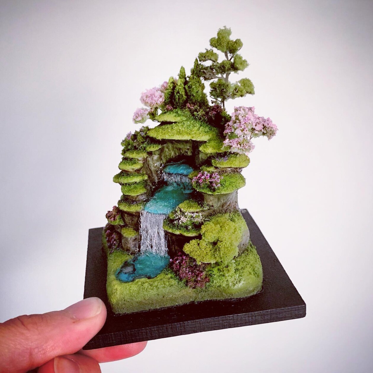 Magical Handmade Miniatures And Dioramas By Caroline Dewison (2)