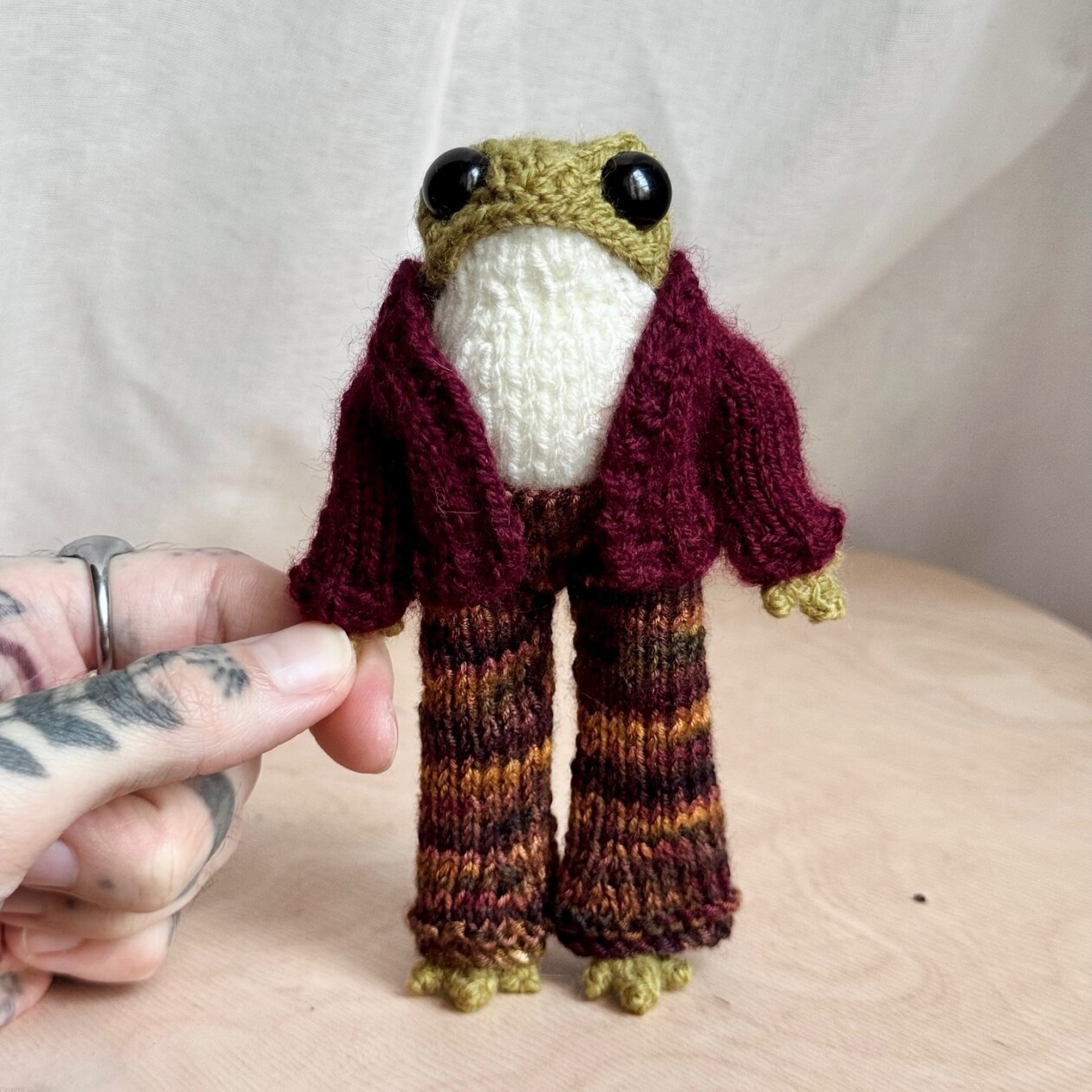 Enchanting Anthropomorphized Frog Crochet Patterns By Elliot (20)
