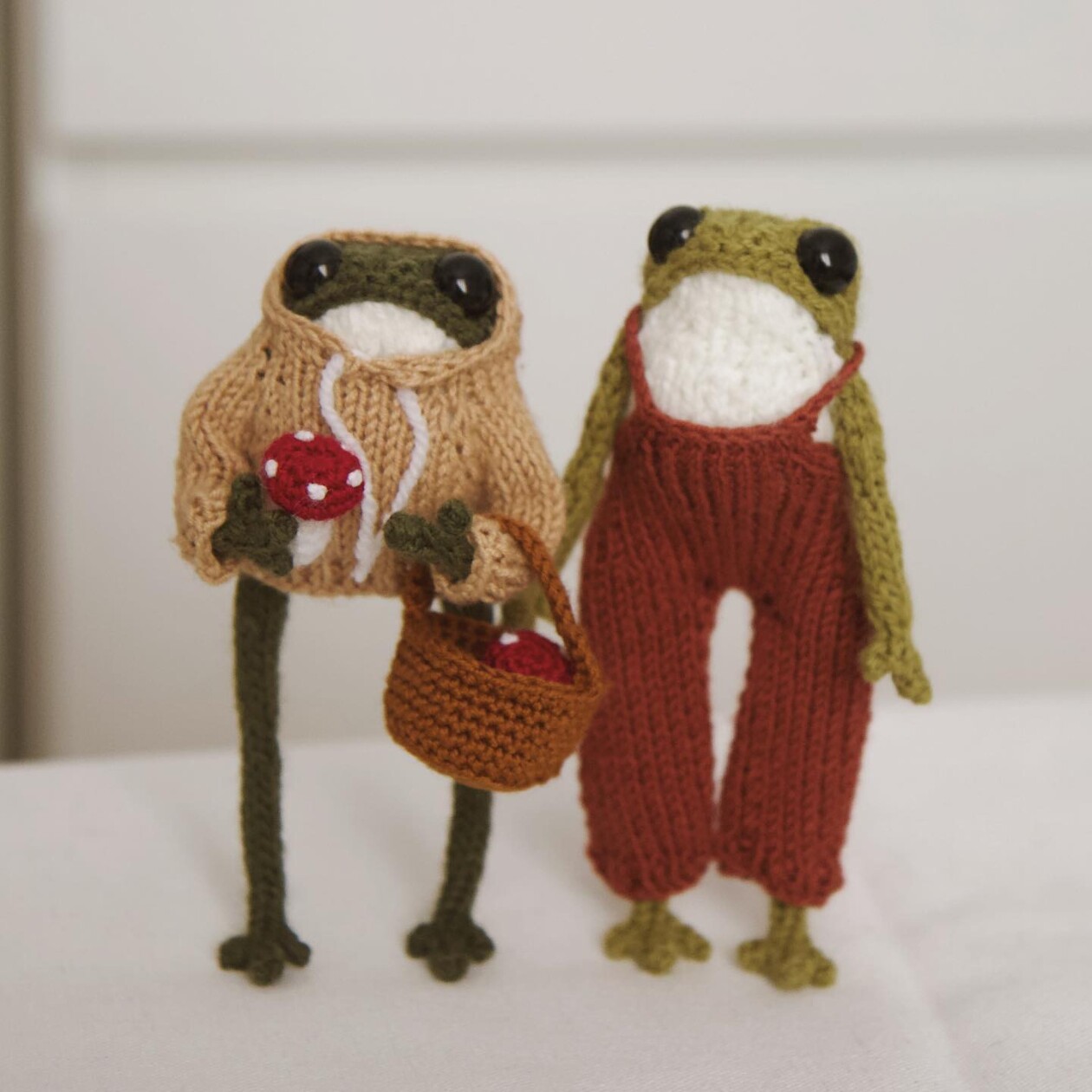 Enchanting Anthropomorphized Frog Crochet Patterns By Elliot (26)