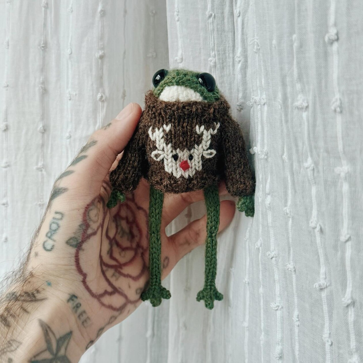 Enchanting Anthropomorphized Frog Crochet Patterns By Elliot (3)