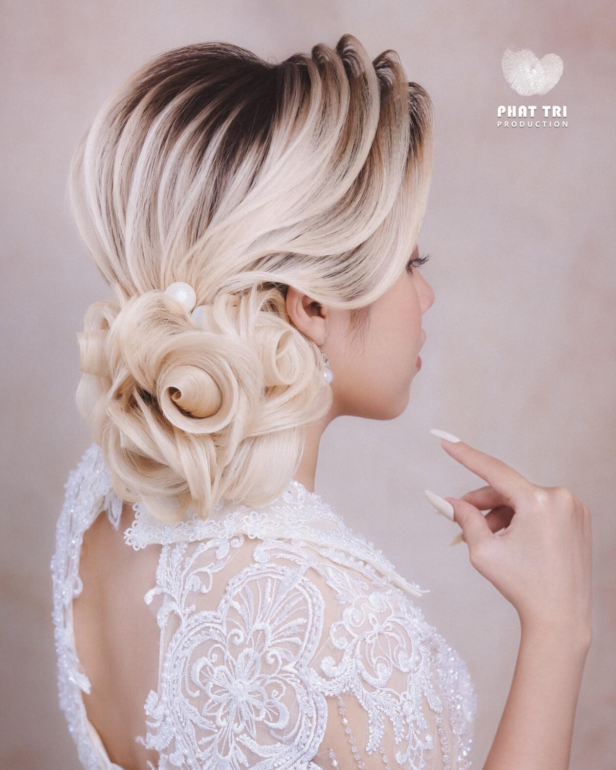 Beautiful Hairstyles That Look Like Ornate Flowers By Nguyen Phat Tri (14)