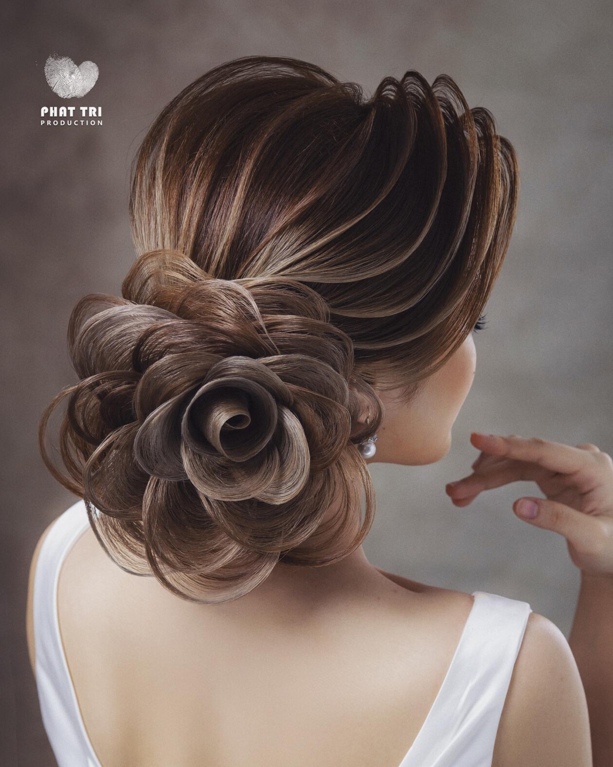 Beautiful Hairstyles That Look Like Ornate Flowers By Nguyen Phat Tri (8)