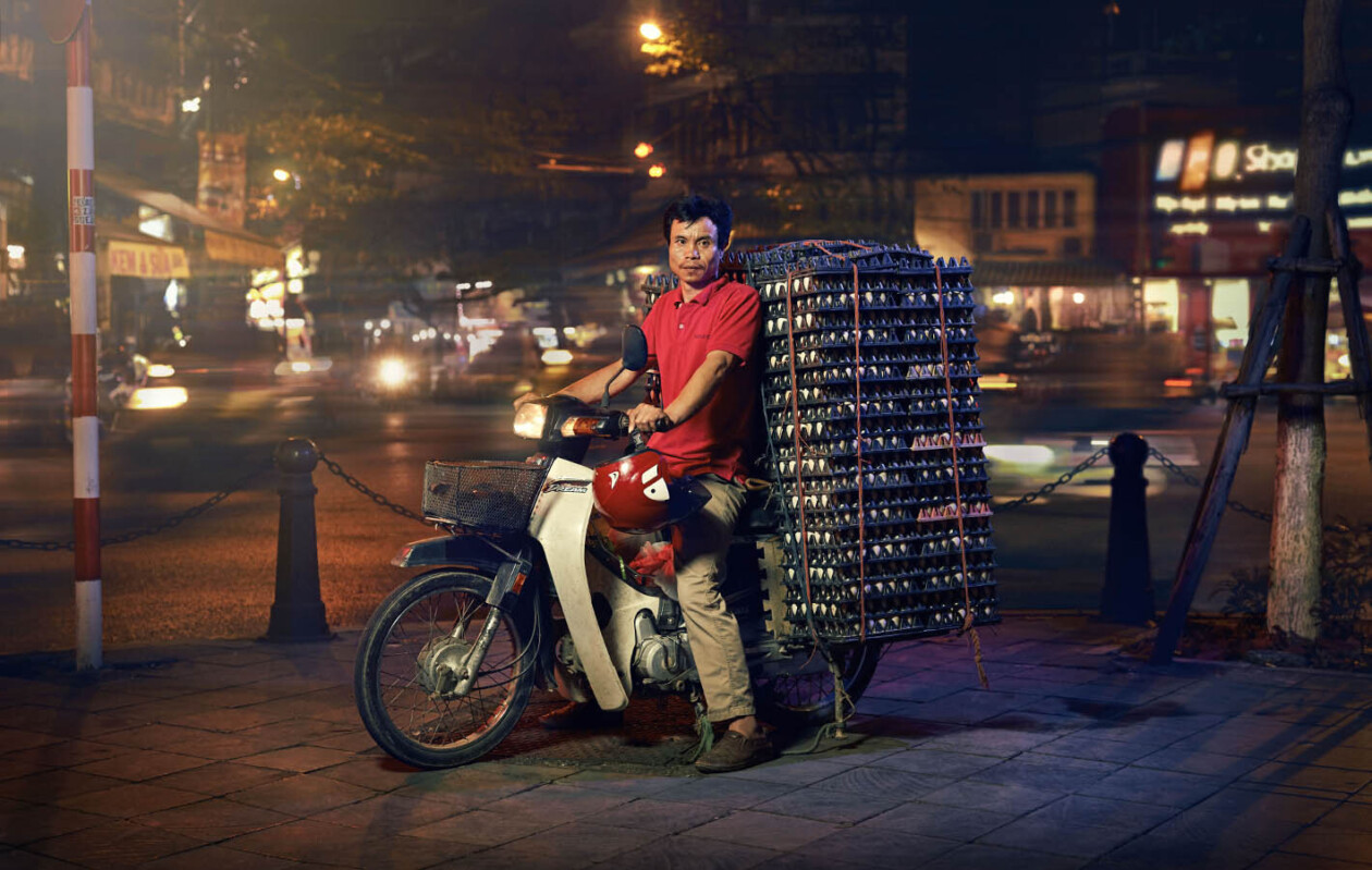 Bikes Of Hanoi, A Splendid Photography Series By Jon Enoch (3)