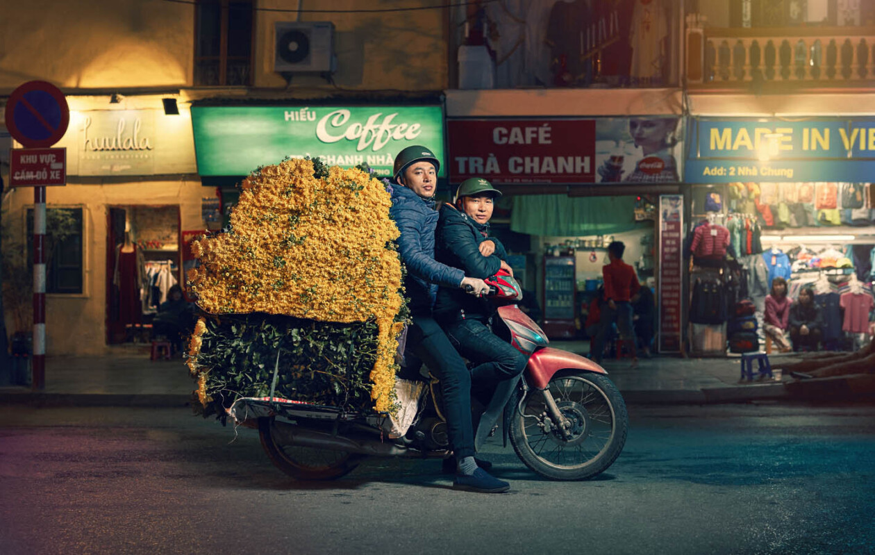 Bikes Of Hanoi, A Splendid Photography Series By Jon Enoch (5)