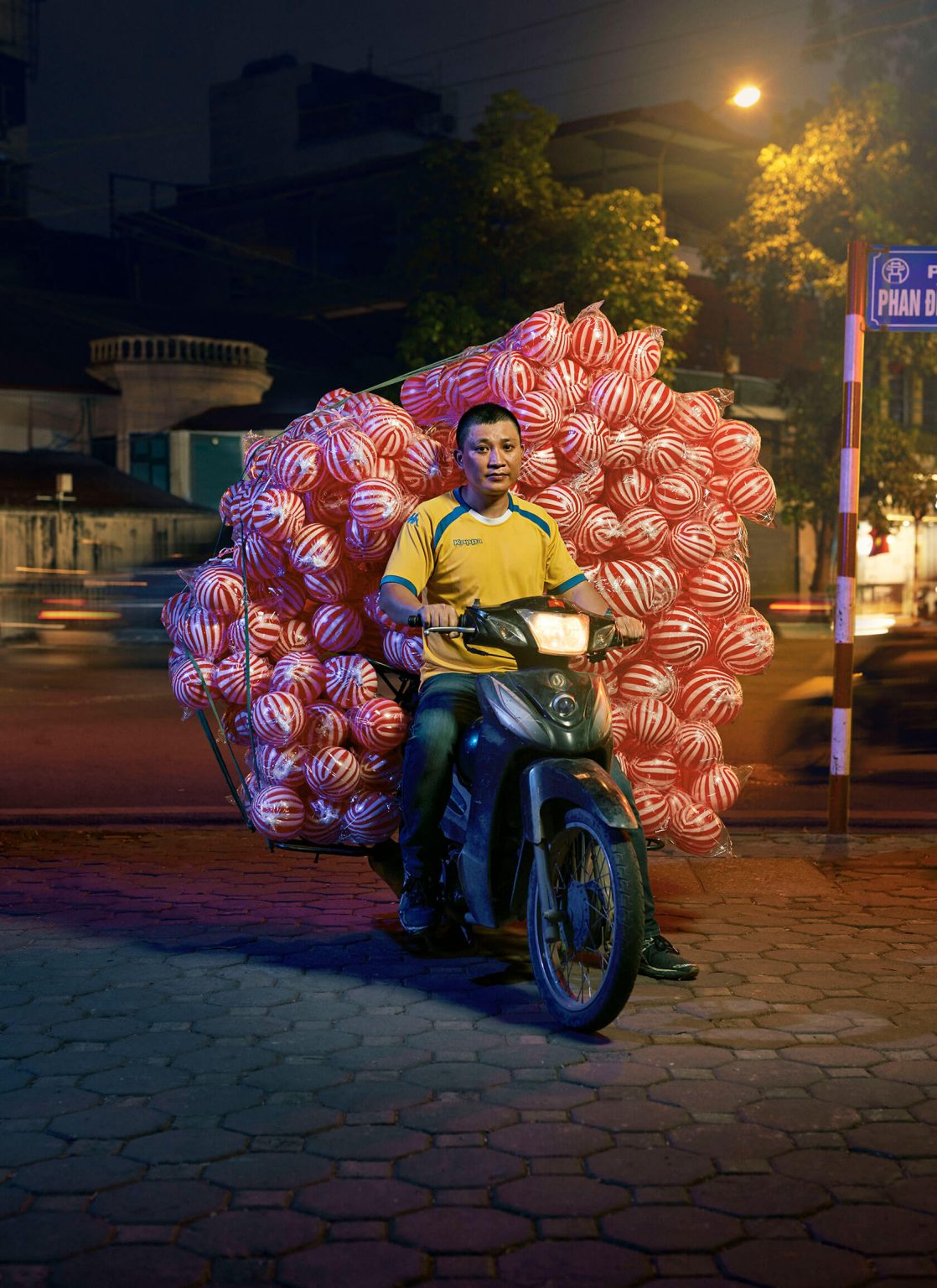 Bikes Of Hanoi, A Splendid Photography Series By Jon Enoch (8)