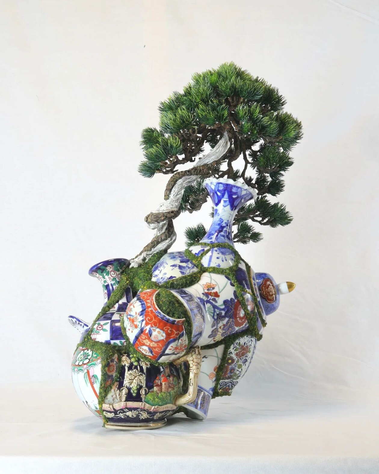 Bonsai Tree Sculptures Beautifully Bursting Through Broken Porcelain Vessels In Patrick Bergsma's Artworks (1)