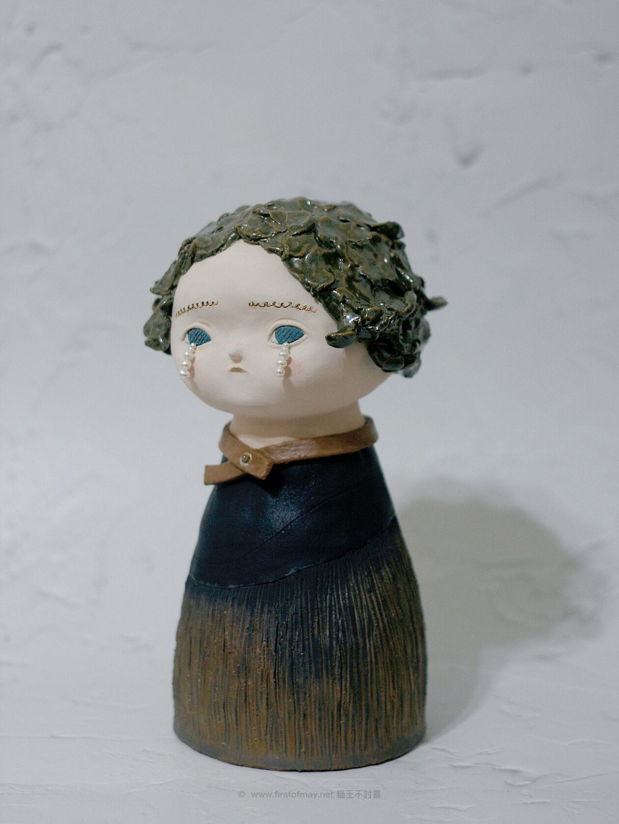 Delicate Ceramic Sculptures Of Figures Crying Pearls By First Of May Studio (12)