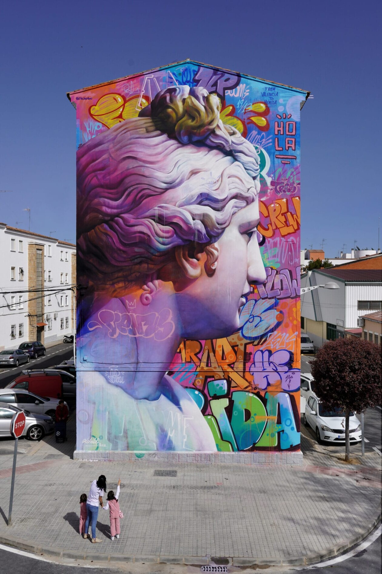 Impressive Monumental Murals That Blend Classical Figures And Graffiti By Pichiavo (14)
