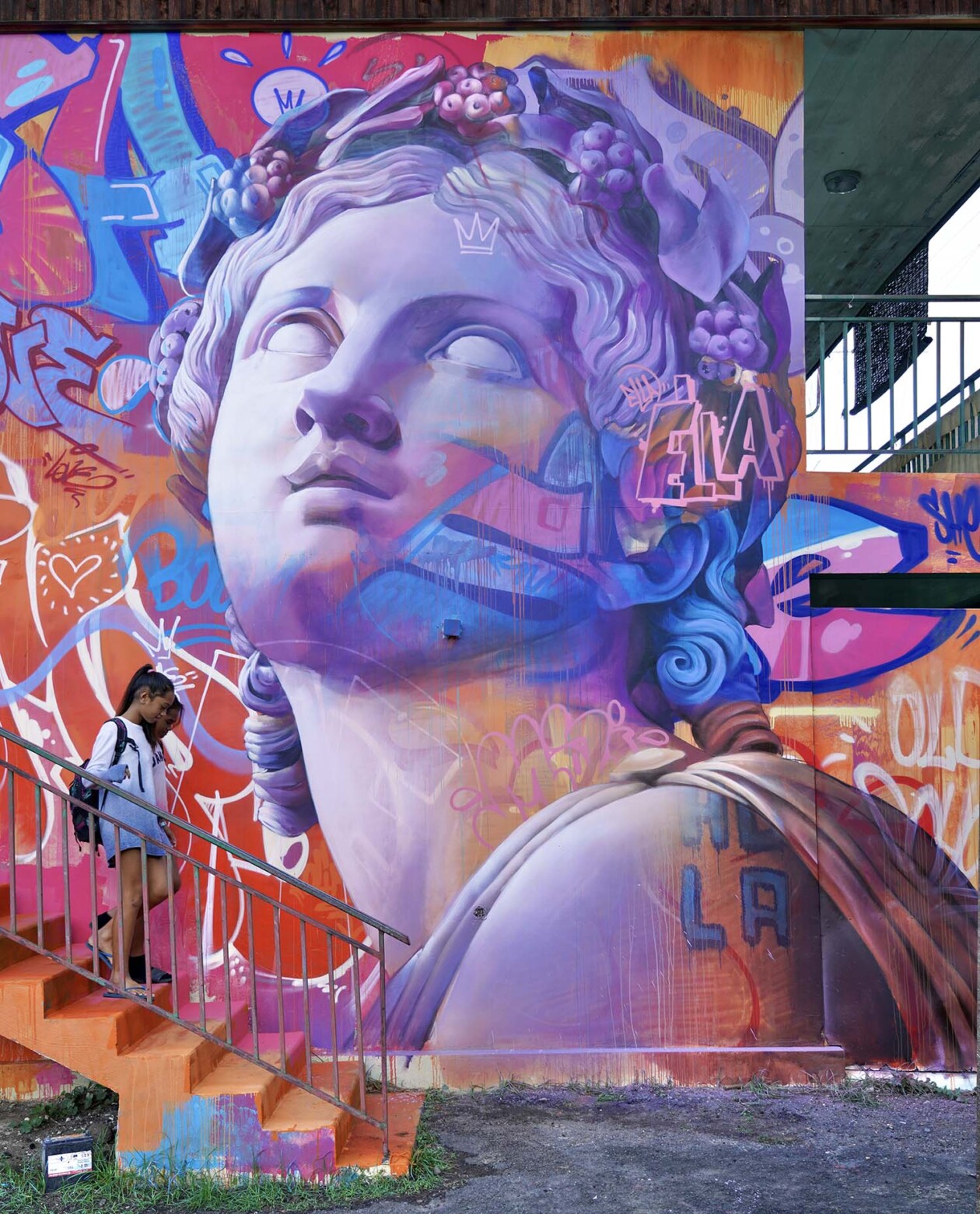 Impressive Monumental Murals That Blend Classical Figures And Graffiti By Pichiavo (15)