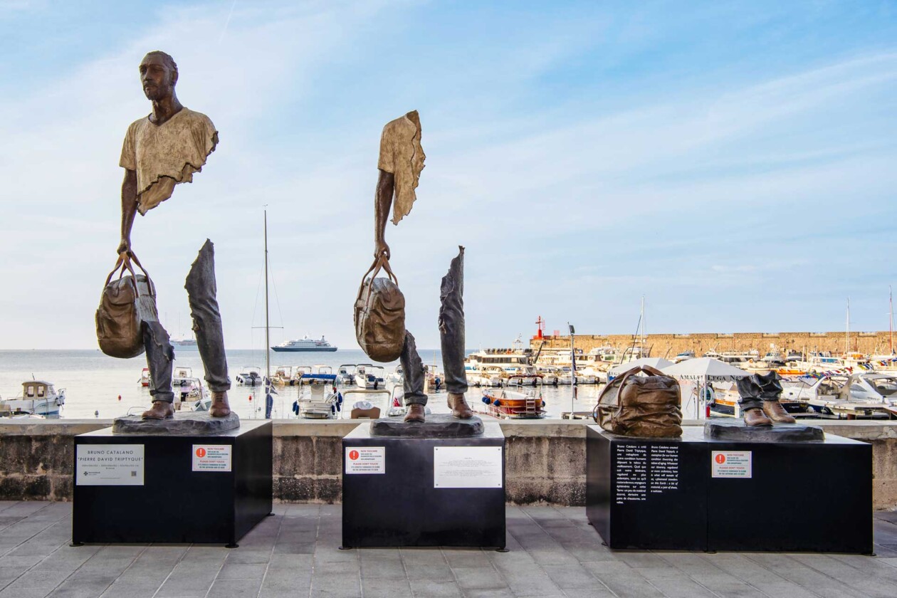 Les Voyageurs, Sculptures Of Fragmented Travelers By Bruno Catalano (13)