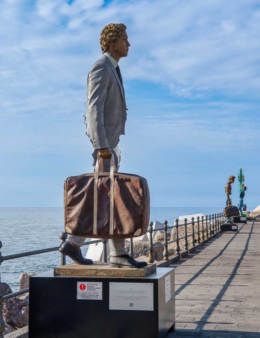 Les Voyageurs, Sculptures Of Fragmented Travelers By Bruno Catalano (15)
