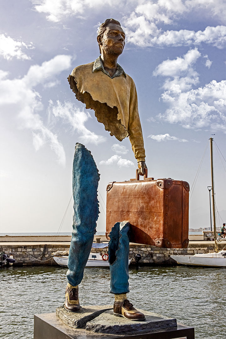 Les Voyageurs, Sculptures Of Fragmented Travelers By Bruno Catalano (16)