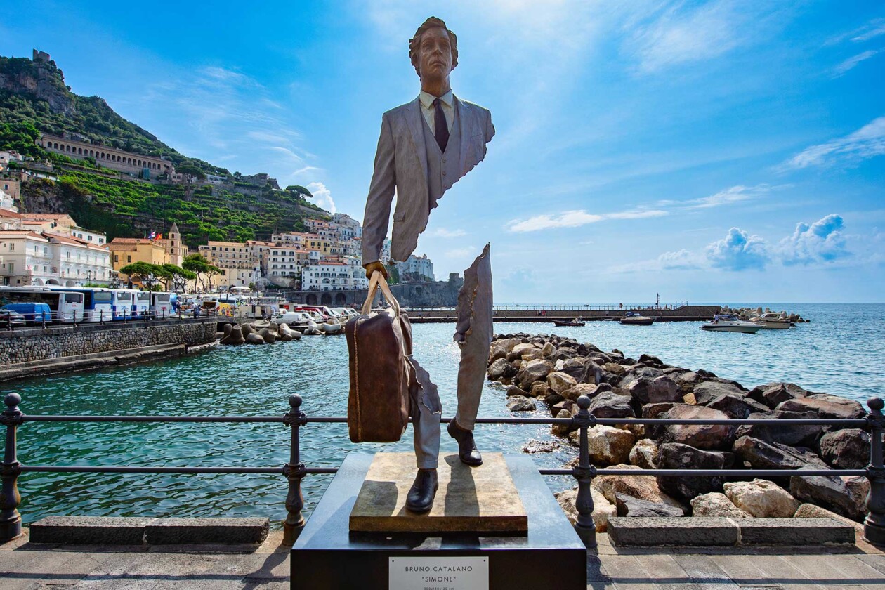 Les Voyageurs, Sculptures Of Fragmented Travelers By Bruno Catalano (5)