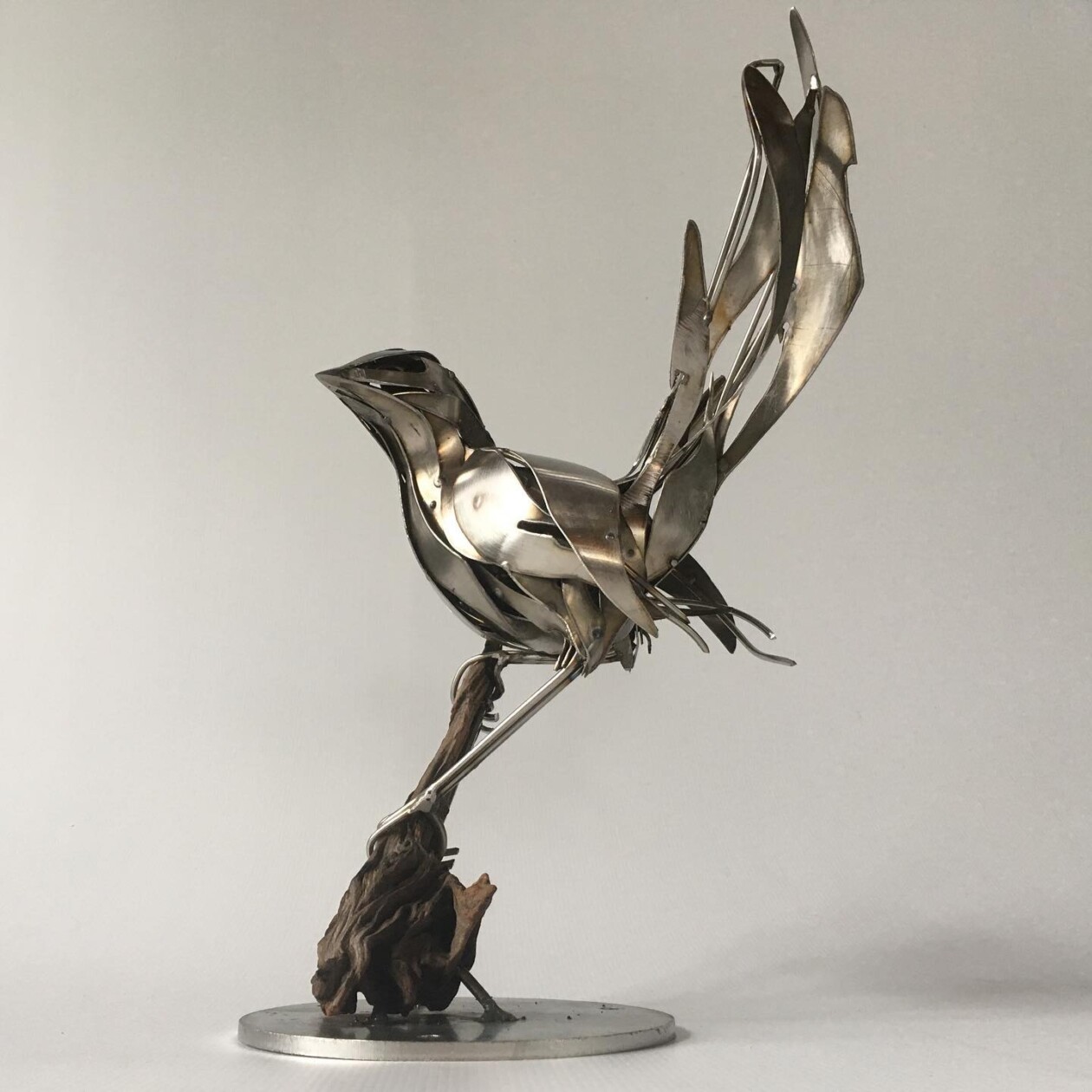 Magnificent Metallic Animal Sculptures Made With Sweeping Lines By Georgie Seccull (1)