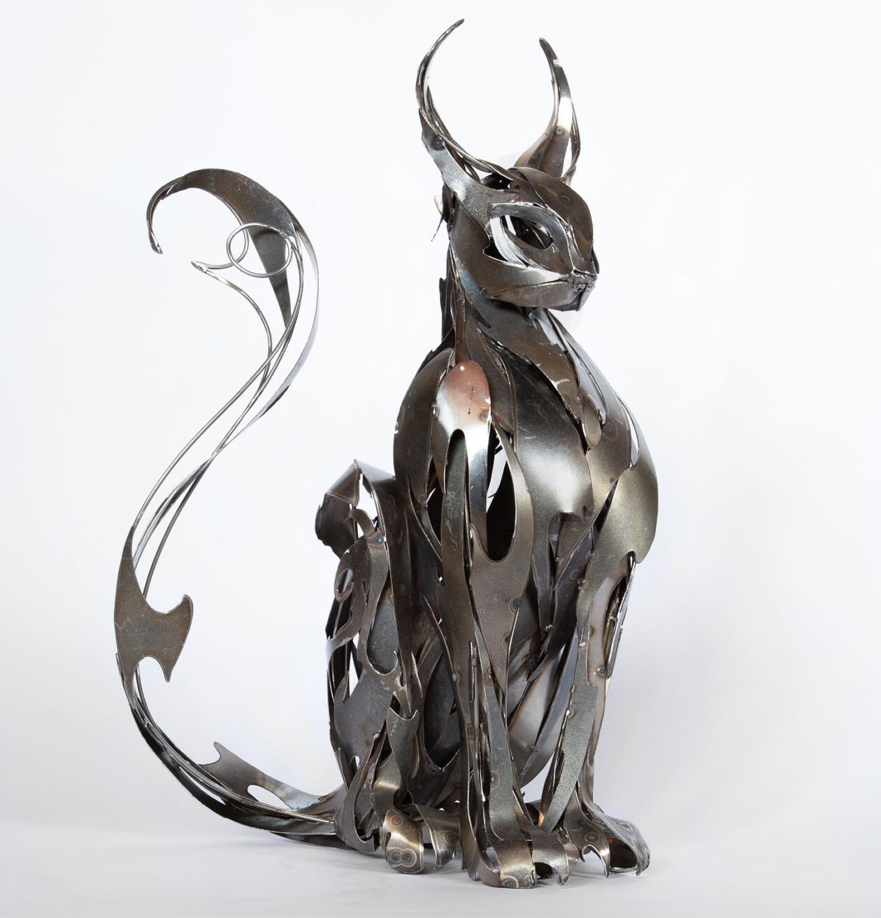 Magnificent Metallic Animal Sculptures Made With Sweeping Lines By Georgie Seccull (12)