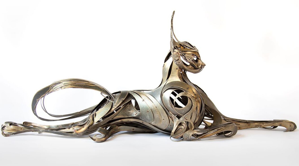 Magnificent Metallic Animal Sculptures Made With Sweeping Lines By Georgie Seccull (17)