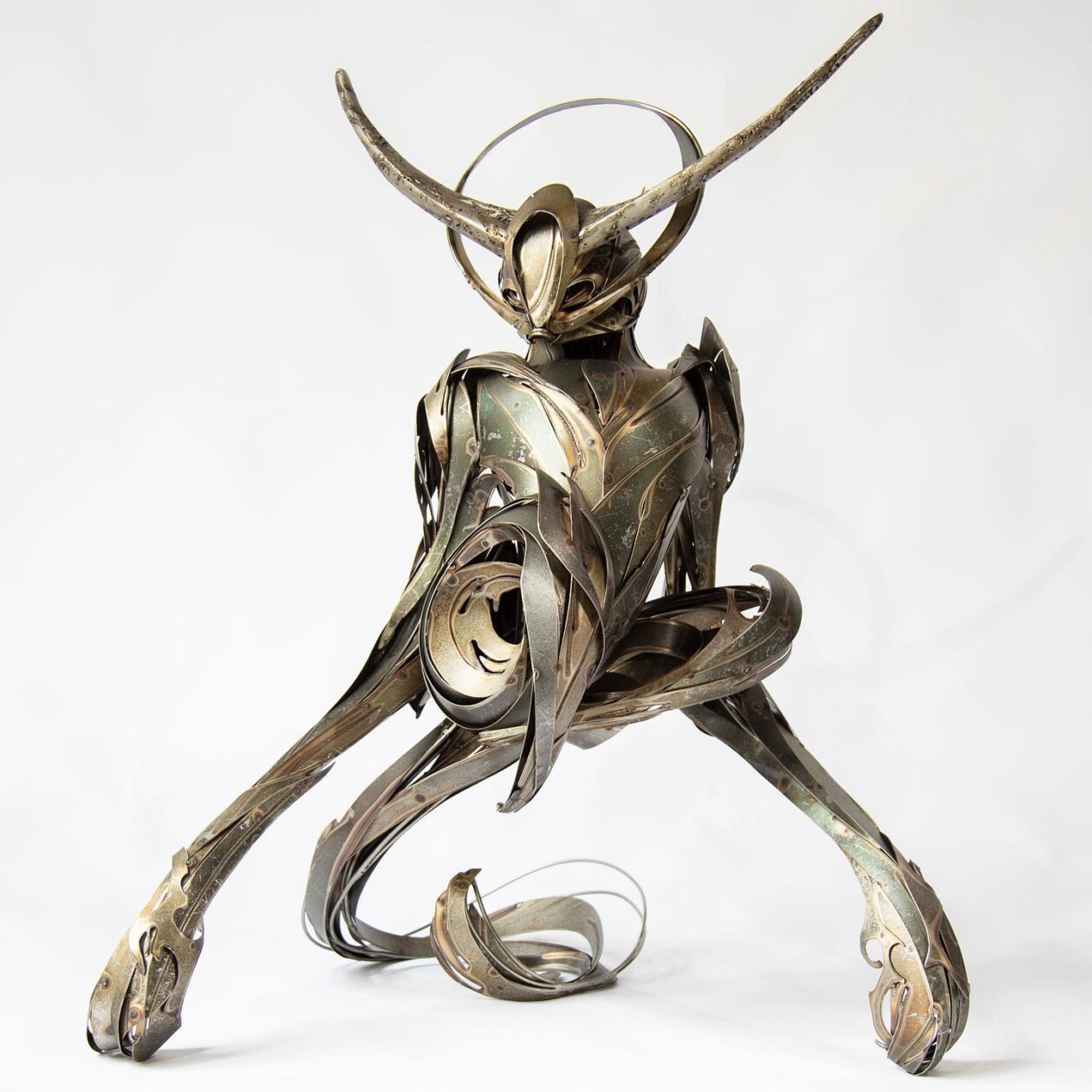 Magnificent Metallic Animal Sculptures Made With Sweeping Lines By Georgie Seccull (3)