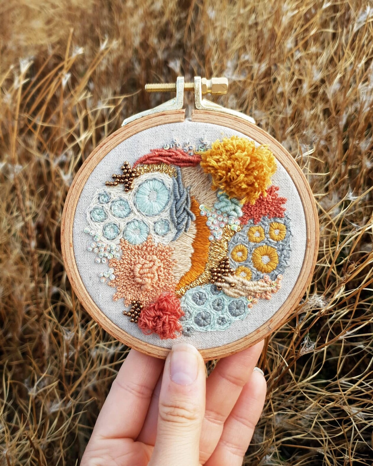 Marvelous Embroideries Inspired By Moss, Coral, And Lichen Forms By Hannah Kwasnycia (11)