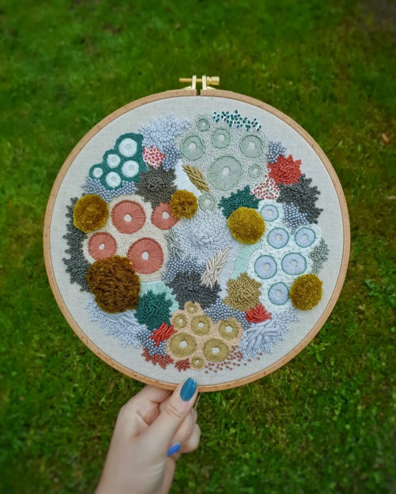 Marvelous Embroideries Inspired By Moss, Coral, And Lichen Forms By Hannah Kwasnycia (14)