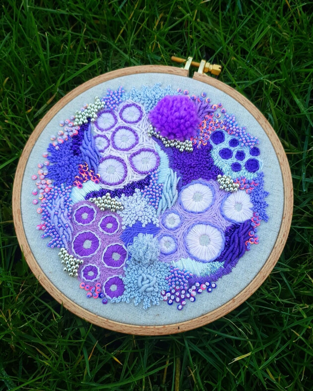 Marvelous Embroideries Inspired By Moss, Coral, And Lichen Forms By Hannah Kwasnycia (15)