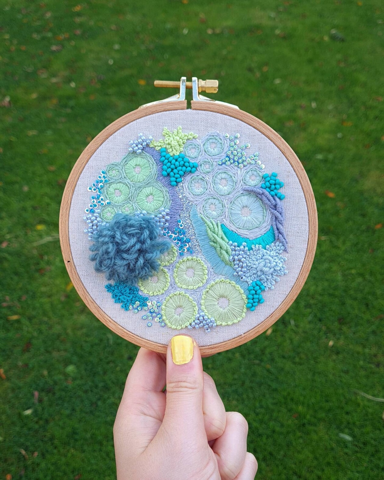 Marvelous Embroideries Inspired By Moss, Coral, And Lichen Forms By Hannah Kwasnycia (19)