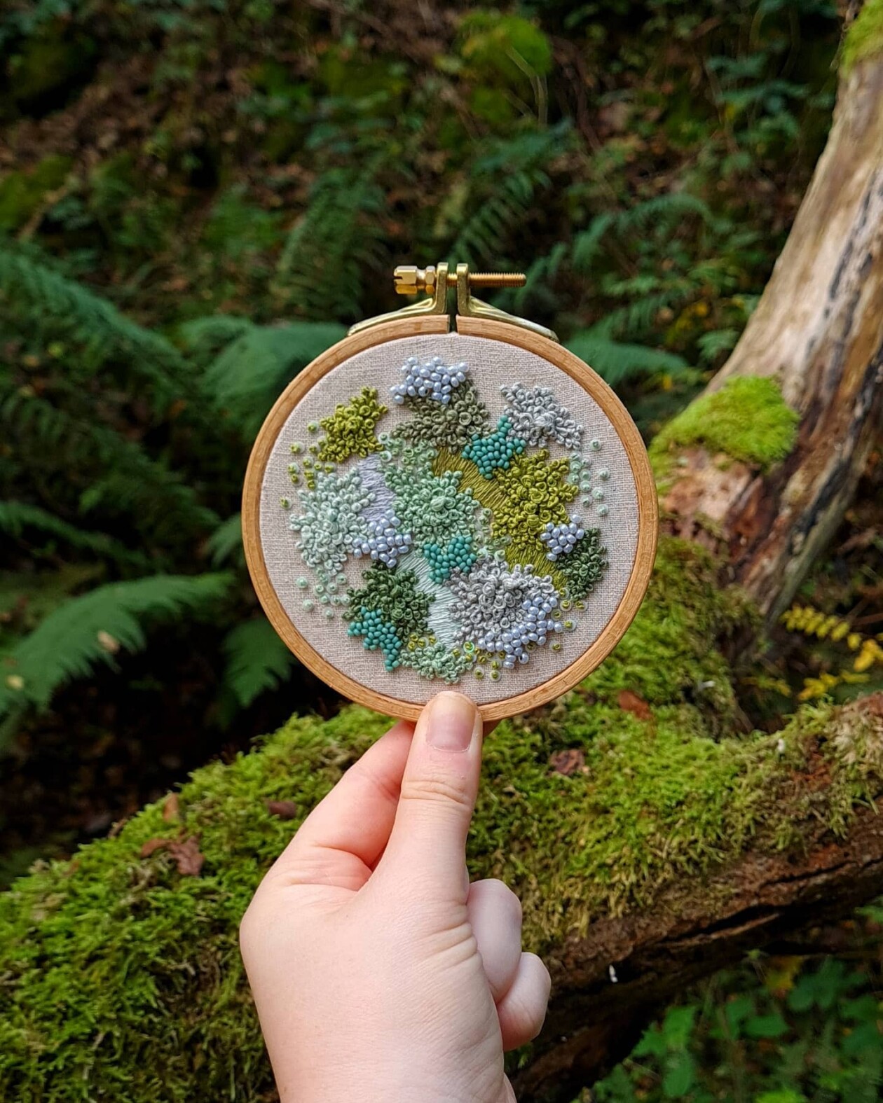Marvelous Embroideries Inspired By Moss, Coral, And Lichen Forms By Hannah Kwasnycia (21)