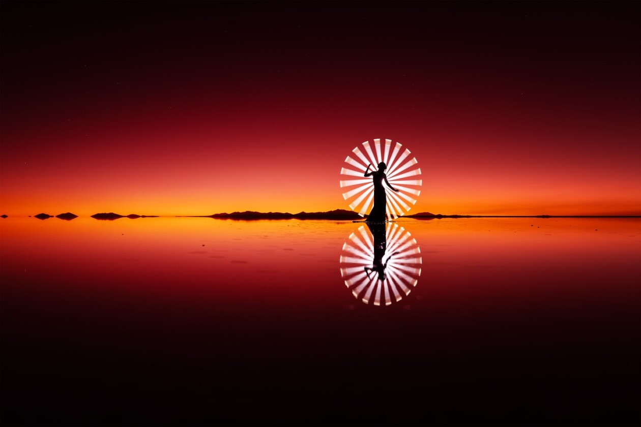 Mesmerizing Light Paintings Set Against A Fiery Red Sky At Bolivias Uyuni Salt Flat By Eric Pare And Kim Henry 9