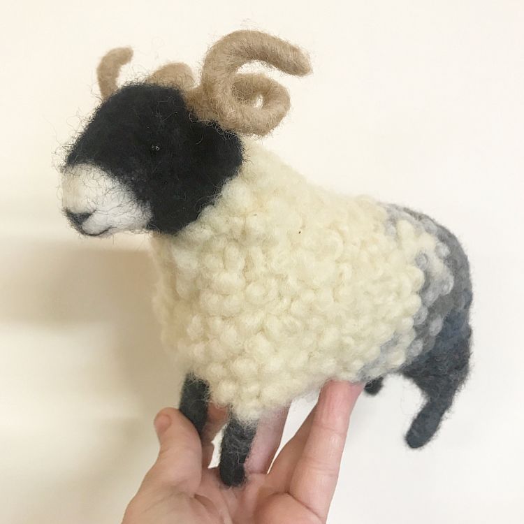 Realistic Animal Needle Felted Sculptures By Tracey Turner (4)