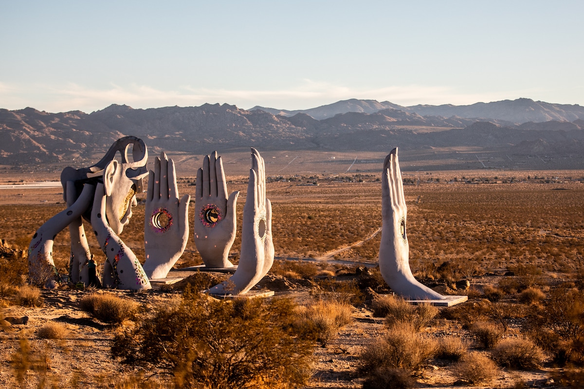 Transmission, A Surreal Sculpture In The Mojave Desert By Daniel Popper (5)