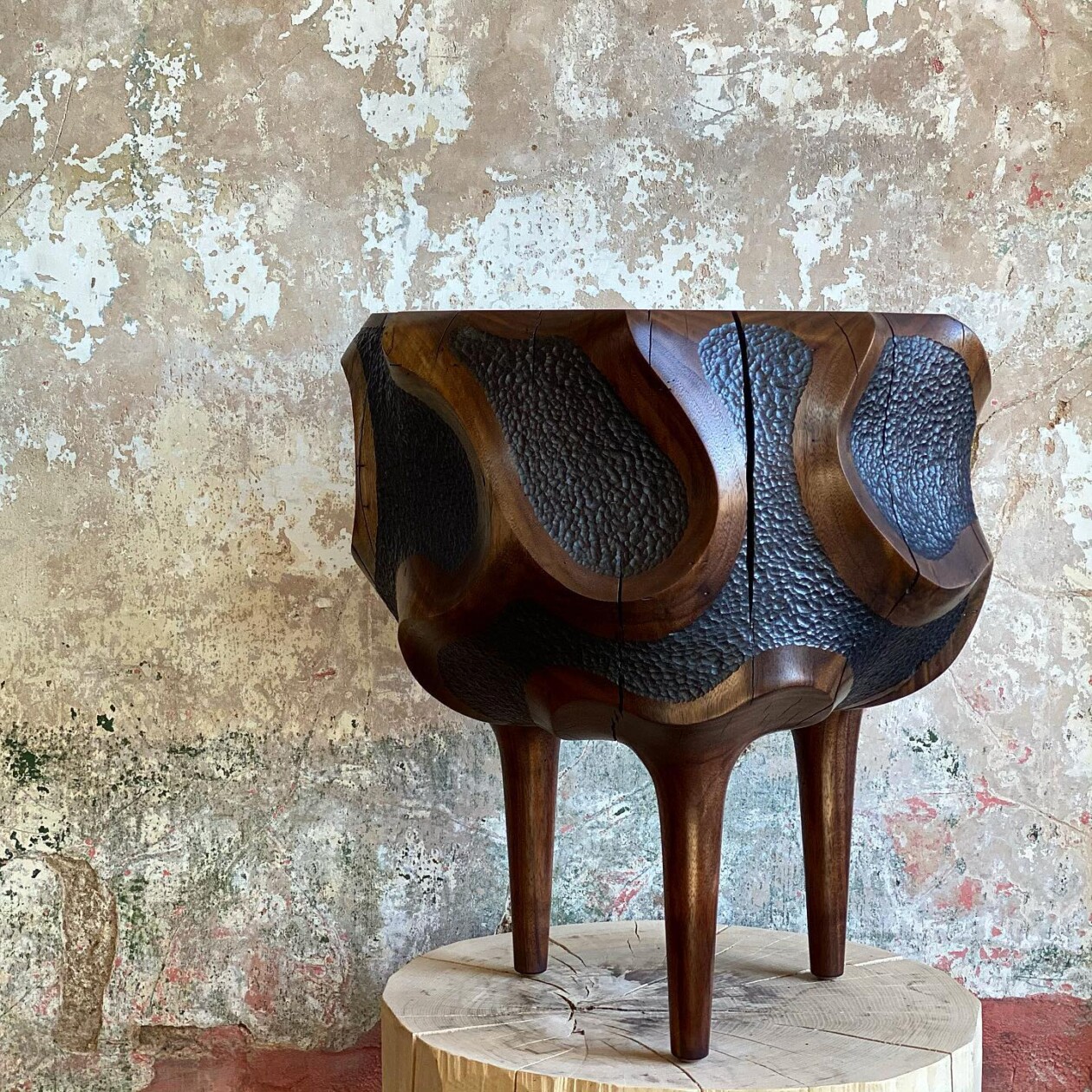 Intricately Engraved And Textured Organic Shaped Furniture By Caleb Woodard (1)