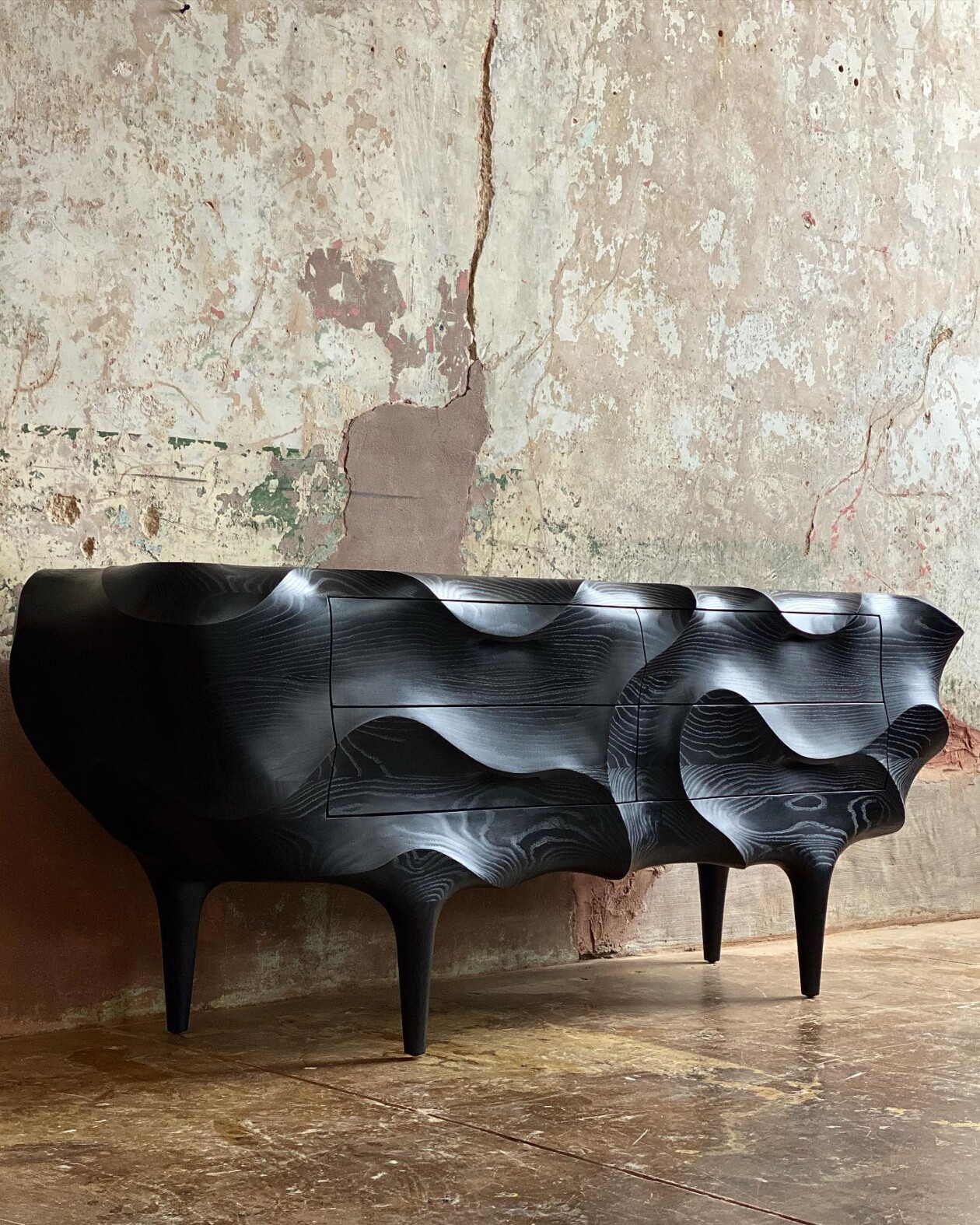Intricately Engraved And Textured Organic Shaped Furniture By Caleb Woodard (10)