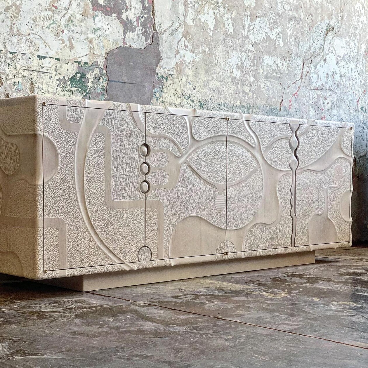 Intricately Engraved And Textured Organic Shaped Furniture By Caleb Woodard (15)
