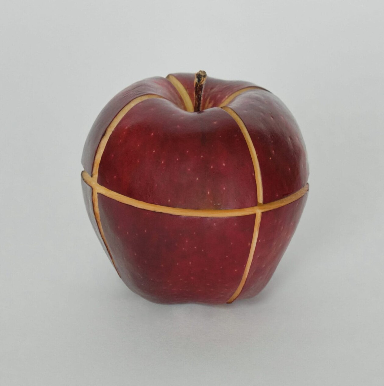 Smart And Playful Sculptures Carved Out Of Apples By Chinese Artist Can Sun (5)