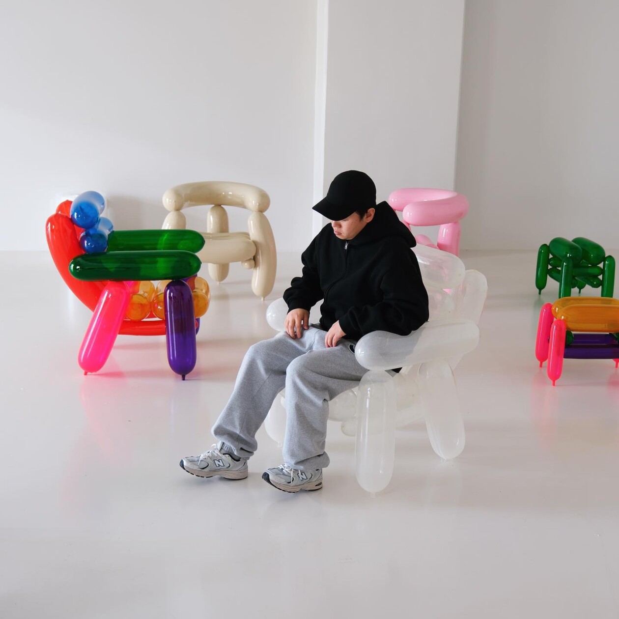 The Amusing Balloon Shaped Furniture Of Korean Artist And Designer Seungjin Yang (16)