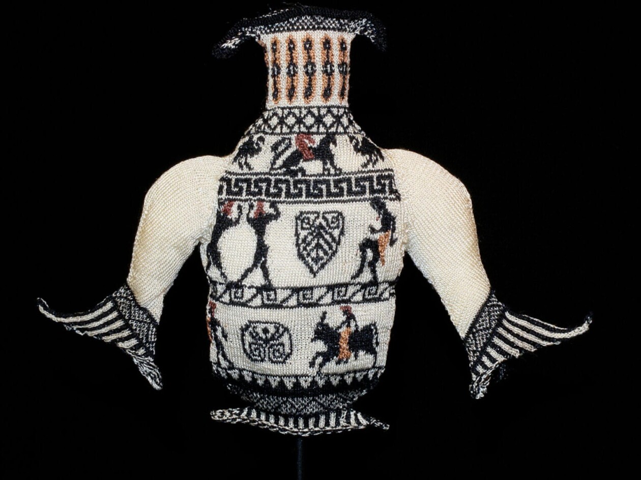 Stitching The Impossible, Althea Crome's Miniature Sweaters Defy Knitting Norms (3)