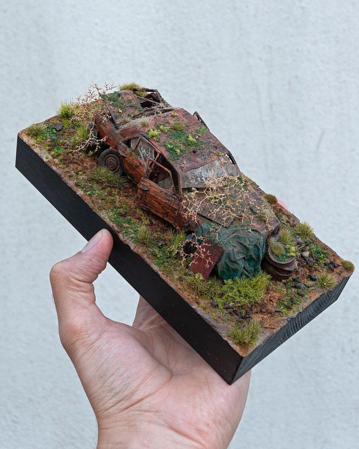 The Miniature Post Apocalyptic Worlds Of Simon Laveuve (23)