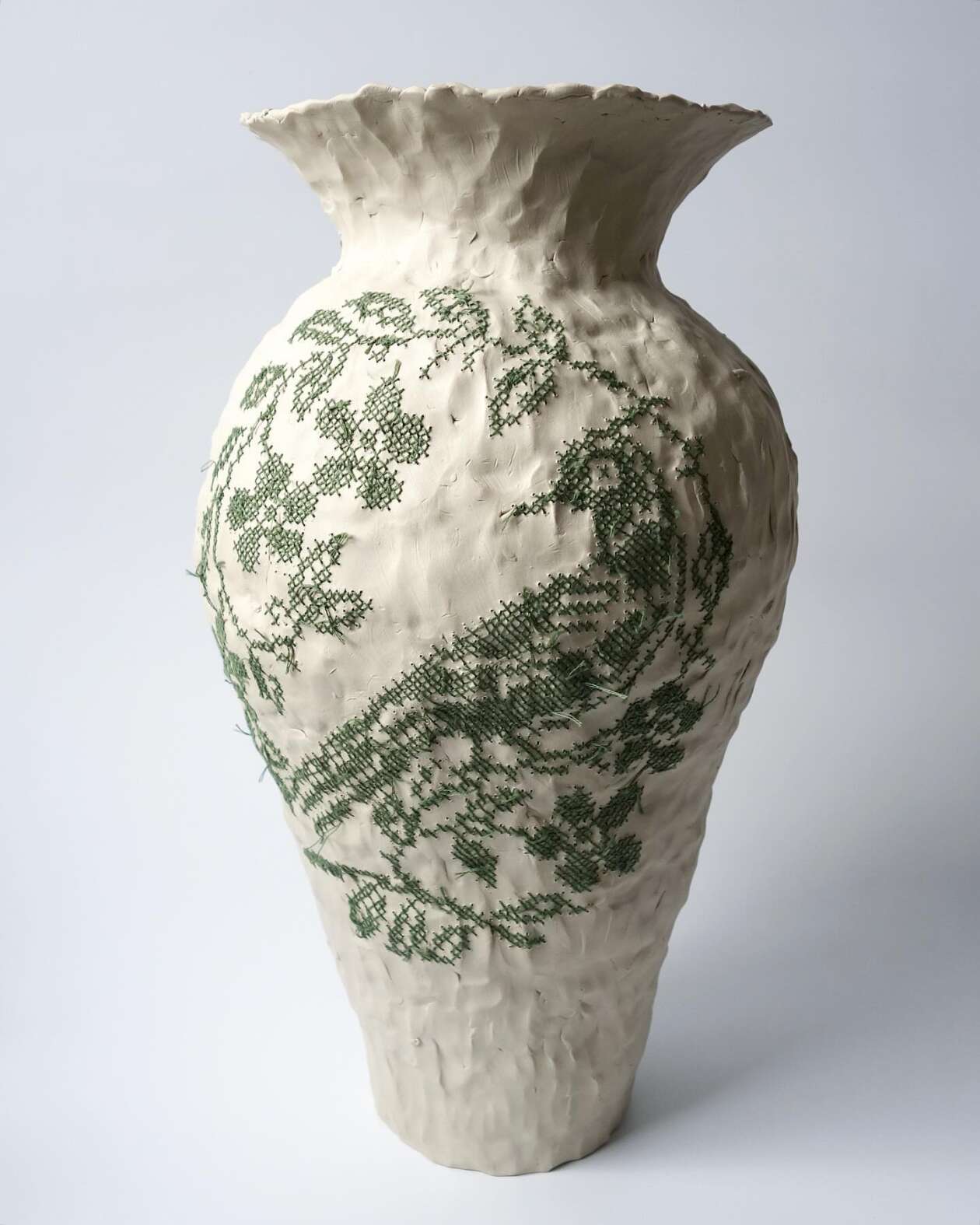 Caroline Harrius's Embroidered Porcelain (11)