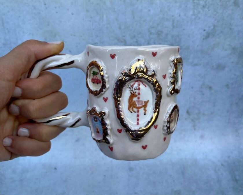 Ummuhan: playful 3D vintage motif ceramic mugs