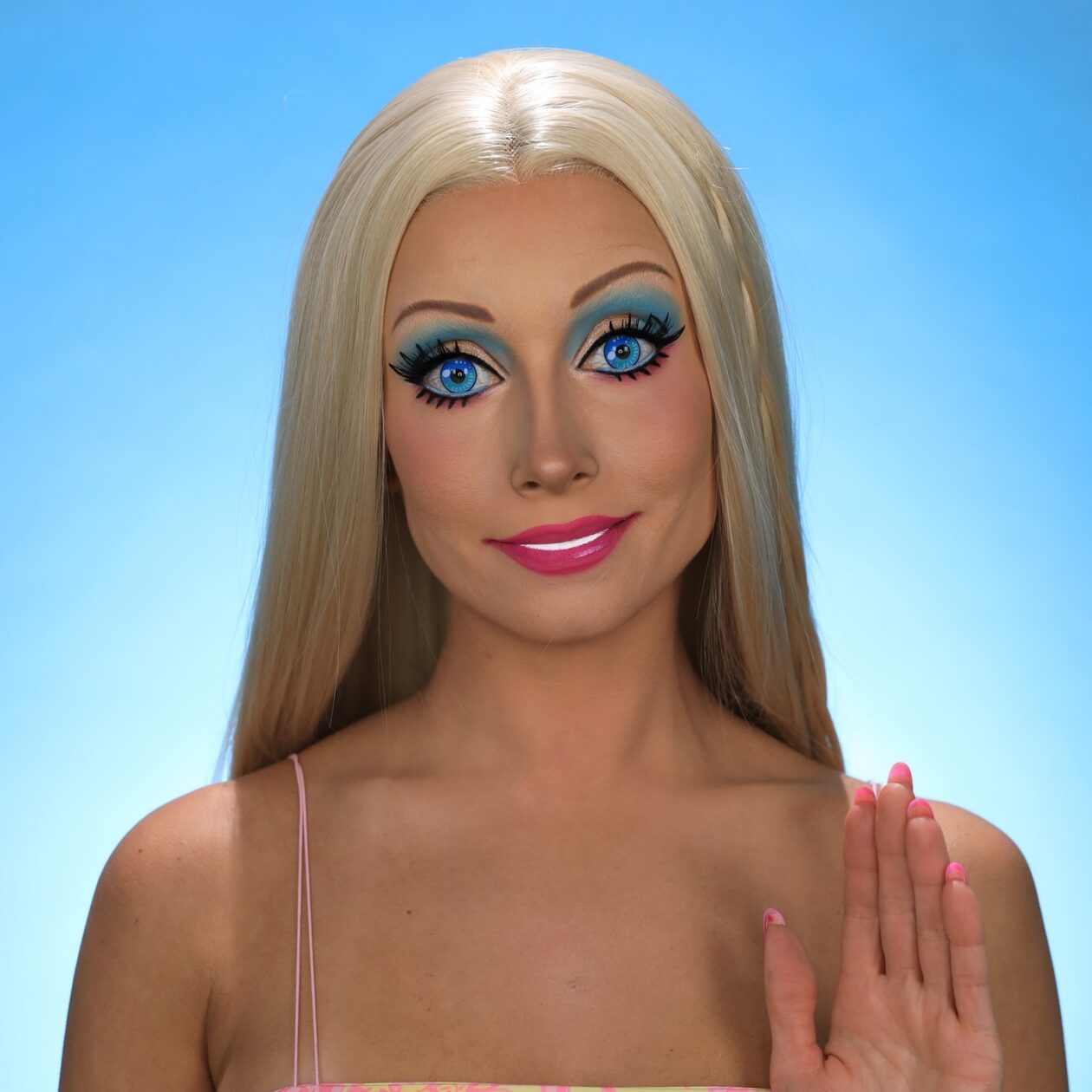 Annie Thomas’s Makeup Transformations (14)